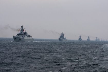 China continuă exercițiile militare cu foc real în jurul Taiwanului și simulează un blocaj al insulei