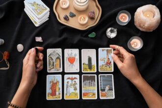 Cartea de Tarot a zilei de 3 ianuarie 2026. Nouă de Cupe aduce împlinire și bucurie