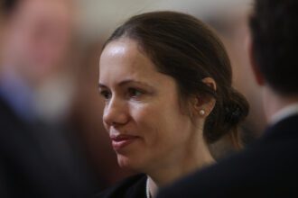 Care a fost primul loc de muncă al Mirabelei Grădinaru în București. A făcut eforturi mari în perioada facultății înainte de a se angaja la corporație
