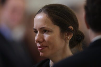 Care a fost primul loc de muncă al Mirabelei Grădinaru în București. A făcut eforturi mari în perioada facultății înainte de a se angaja la corporație