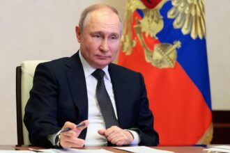 Putin îi scutește pe funcționarii publici de obligativitatea să își declare veniturile