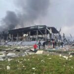Incendiu devastator la o fabrică de produse alimentare din Grecia. Mai multe persoane sunt date dispărute