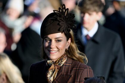 Kate Middleton, ținută elegantă de Crăciun! Ce simbolizează culoarea aleasă de Prințesa de Wales