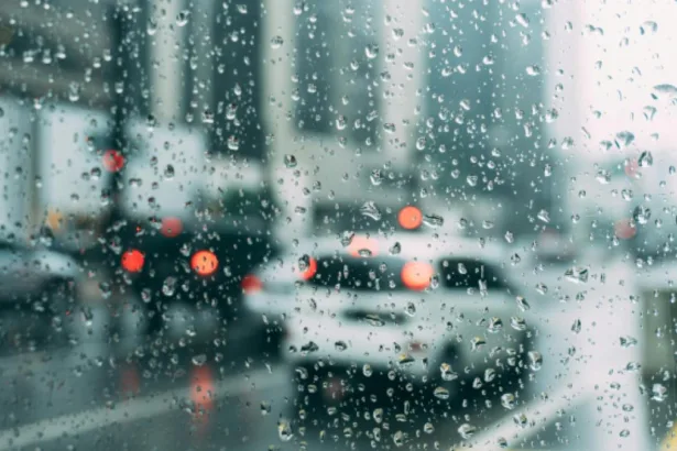 Ploaie îngheţată în mai multe zone! Freezing rain e unul dintre cele mai periculoase fenomene pentru trafic