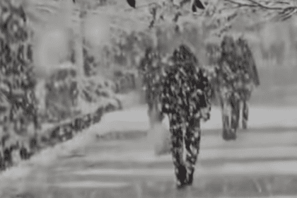 Vremea a luat-o razna: deja ninge, deși iarna e departe de a se fi încheiat