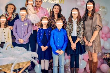 Româncă întoarsă din Londra cu 8 copii, concluzii dureroase: „În Anglia erau prea libertini, aici cresc cu frică de Dumnezeu”