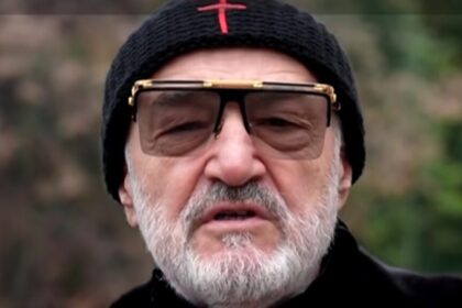 Ayatollahul Khamenei a murit după ce a refuzat să fie mutat cu biroul în alt oraș. Clasic: nimeni nu vrea să se mute cu munca în provincie