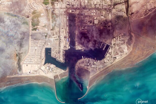 Iran anunță închiderea strâmtorii Ormuz, artera petrolieră a lumii: Incendiem navele care încearcă să treacă