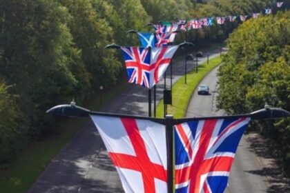 Psihoză progresistă în Marea Britanie: Drapelul național, catalogat drept „instrument al urii” în noua strategie guvernamentală