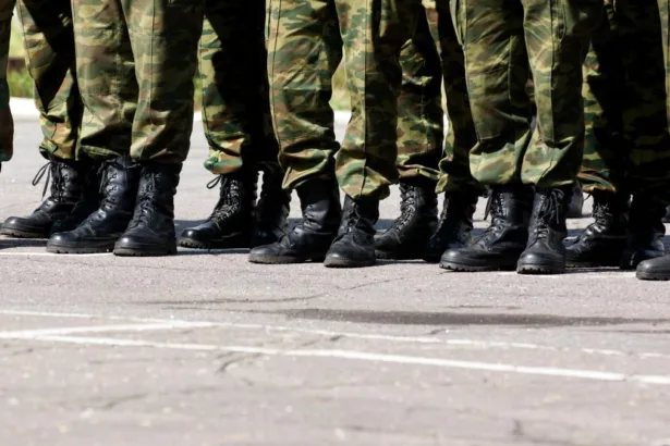 Noua lege a serviciului militar din Germania. Bărbații între 17 și 45 de ani mai pot pleca din țară doar cu semnătură