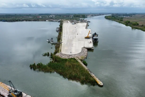 România va avea din această vară un nou port. Mizează pe cerealele Ucrainei și pe reconstrucția de după război: „Nu avem concurent”