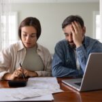 Un război dus la mii de kilometri distanță va crește în câteva luni ratele românilor la bănci, avertizează un expert. Există și o categorie de „norocoși”