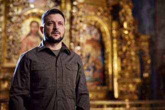 „Hei, neghiobule în verde, nu ți-e teamă că bunicul tău va veni după tine noaptea și te va strangula cu mâna lui osoasă?”,