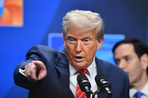 Se complică situația pentru Donald Trump: Camera Reprezentanților a votat pentru retragerea trupelor SUA din Iran. Inclusiv oameni ai republicanilor susțin rezoluția
