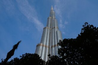 Emiratele Arabe Unite au acceptat să deblocheze miliarde de dolari pentru Iran. Ce prevede acordul negociat între cele două state