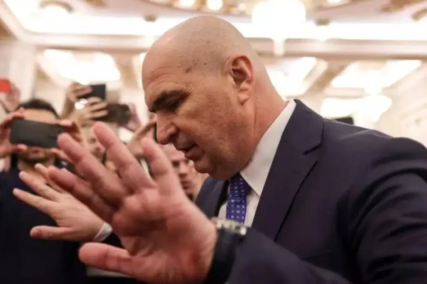 Ilie Bolojan este acuzat că a cerut oprirea fondurilor europene pentru a se prezenta salvatorul României