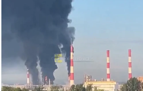 Zelenski anunță lovituri la sute de kilometri în Rusia: Ucraina a atacat un depozit de petrol și două rafinării