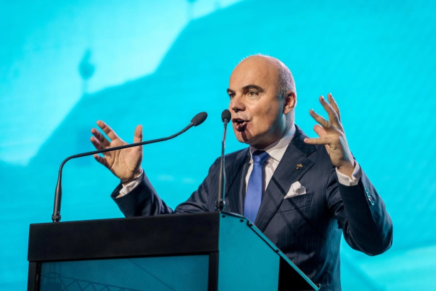 Rareș Bogdan se răcorește împotriva lui Ilie Bolojan: „Ați urlat 6 săptămâni „fără PSD” și acum vreți să ghifuiți „șobolanii” cu mâna voastră?”