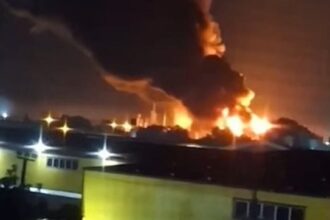 Ucraina a lovit două mari rafinării rusești aflate la 300 și 700 de kilometri de linia frontului și încearcă să izoleze Crimeea | VIDEO