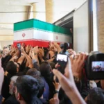 Zeci de mii de iranieni la funeraliile ayatollahului Ali Khamenei. Ceremoniile durează 3 zile