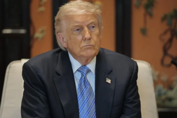 Trump s-a oferit, într-o convorbire cu Putin, să contribuie la găsirea unei soluții pentru războiul din Ucraina