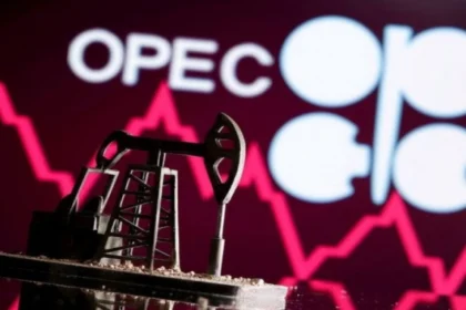 OPEC+ trece prin testul reluării exporturilor după războiul din Golf. Producția crește din august, în timp ce prețurile scad