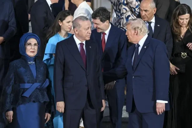 SUMMIT DEZBINATO. Europa se rupe de America, USR vrea România în război