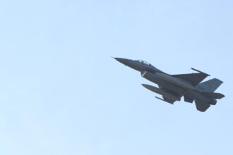 Premieră istorică în războiul din Ucraina. Un F-16 ucrainean a doborât un avion de vânătoare rusesc