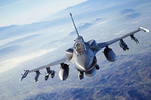 Premieră în războiul din Ucraina. Cum s-a încheiat primul duel aerian între un avion F-16 și unul Su-35