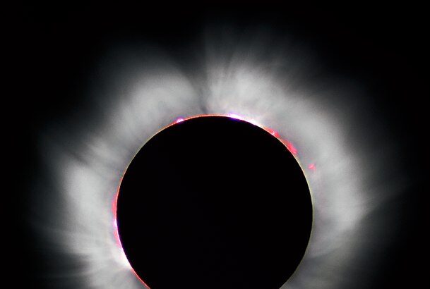 Trei dintre cele mai înfricoșătoare eclipse solare din istorie. Haosul care a izbucnit după întunecarea cerului și fenomenul care a oprit un război