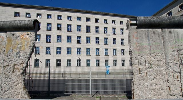 Zidul Berlinului, o graniță între două lumi! 65 de ani de la prima piatră