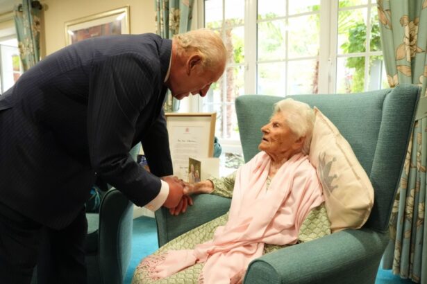 Cea mai vârstnică persoană din lume a împlinit 117 ani. Povestea lui Ethel Caterham, femeia care s-a născut înainte de Primul Război Mondial