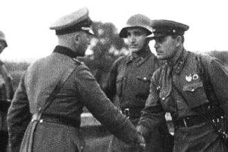 1 septembrie: Invadarea Poloniei de către Germania. În mai puțin de o lună, naziștii și sovieticii sărbătoreau împreună ocuparea Poloniei. Începutul celui de-al doilea război mondial