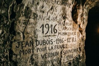 Orașul subteran din Naours ascunde cea mai mare colecție de graffiti din Primul Război Mondial