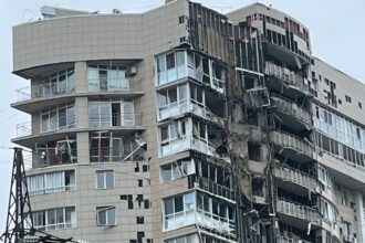 Ziua 1657 Trump vorbește întâi cu Putin, apoi cu Zelenski. Emisarii au plecat, s-au reluat atacurile. Bloc din Rusia, lovit de dronă ucraineană (Video)