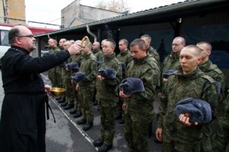 O mobilizare „la toate nivelurile”: de ce vrea Rusia să recruteze persoane inapte pentru serviciul militar