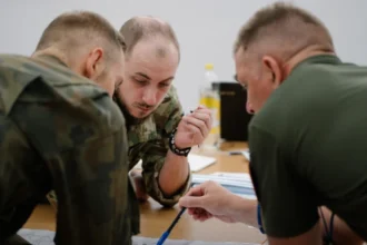 Nicio armată NATO nu a purtat un război modern. Militarii germani și polonezi învață de la ofițerii ucraineni