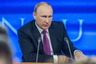 Putin pregătește o mobilizare digitalizată la război cu blocarea oricărui acces la servicii. Oficialii Kremlinului își mută familiile din Rusia