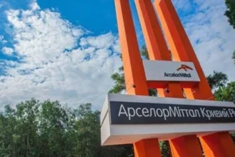 ArcelorMittal închide cel mai mare combinat siderurgic din Ucraina, în urma atacurilor rusești