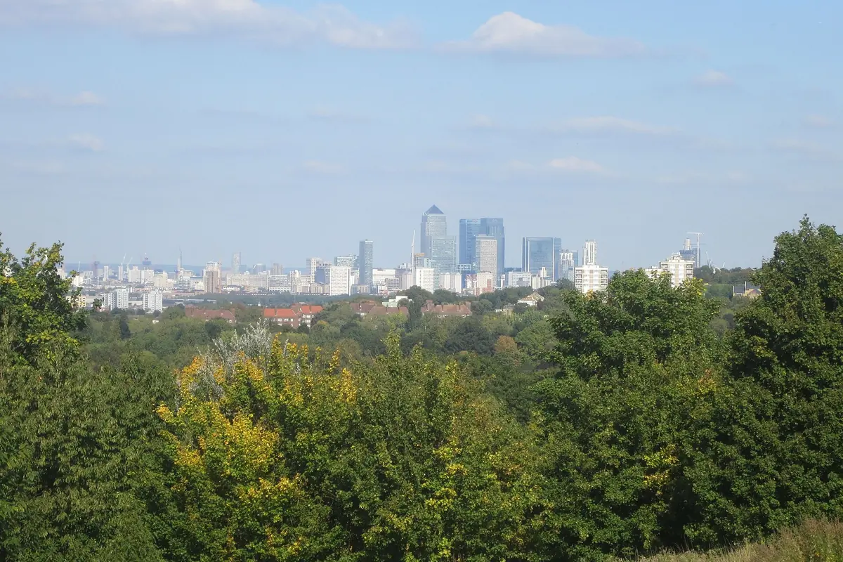 Panorama Canary Wharf din Londra – joburi bine plătite în UK