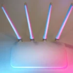 Router wireless alb cu antene, folosit pentru internetul de acasă în UK
