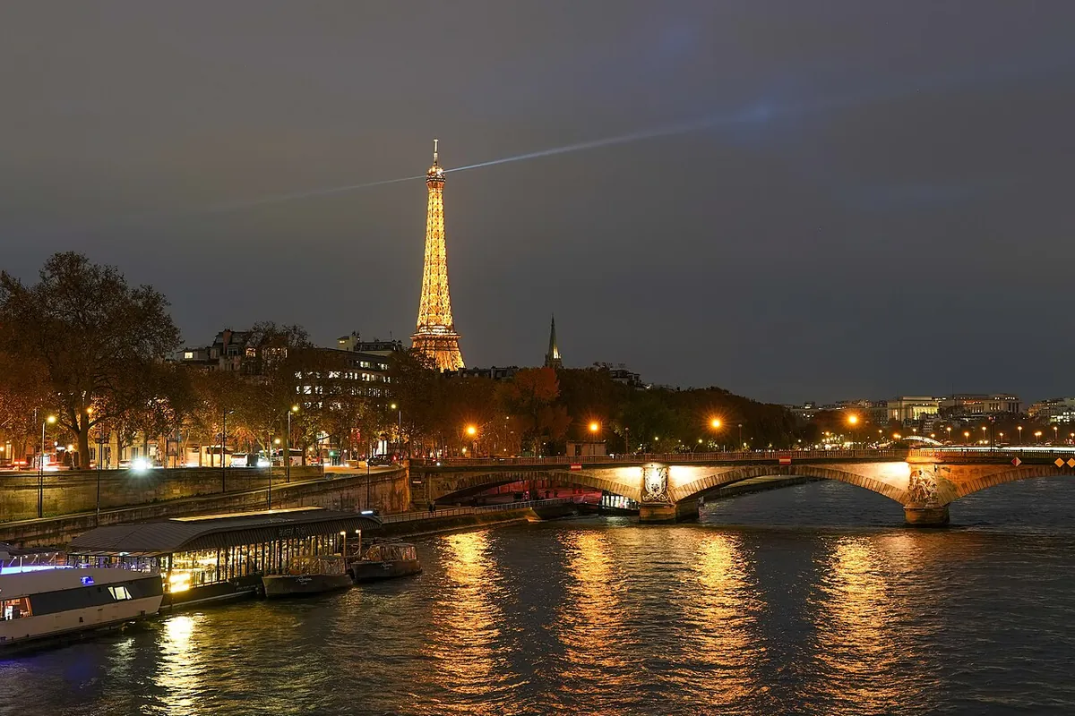 Turnul Eiffel noaptea