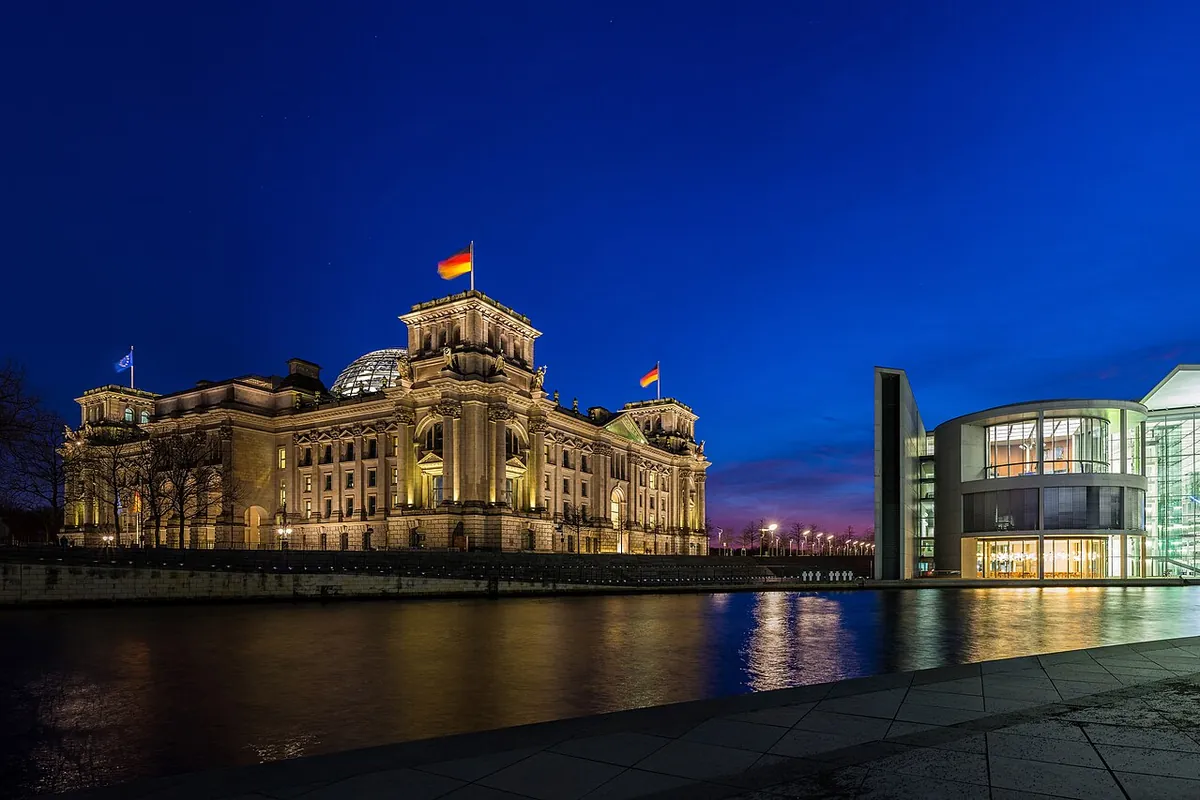 Clădirea Reichstag din Berlin, seara