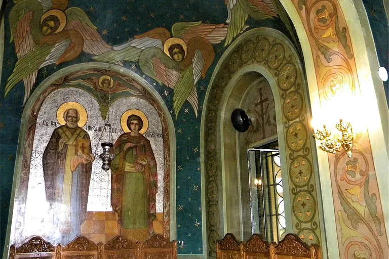 Pictură murală într-o biserică din București