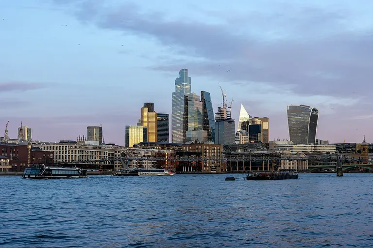 City of London văzut de pe Tamisa