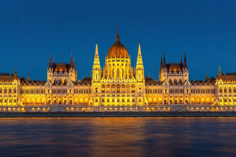 Parlamentul de la Budapesta, seara