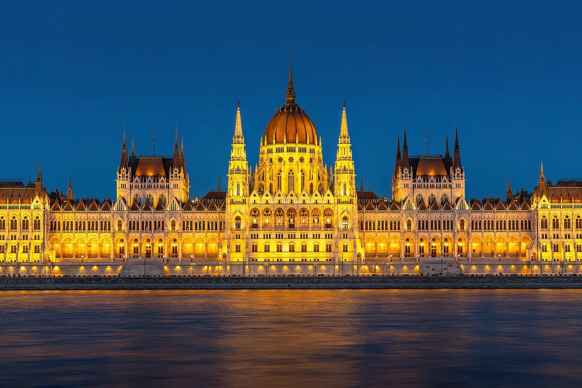 Parlamentul de la Budapesta, seara